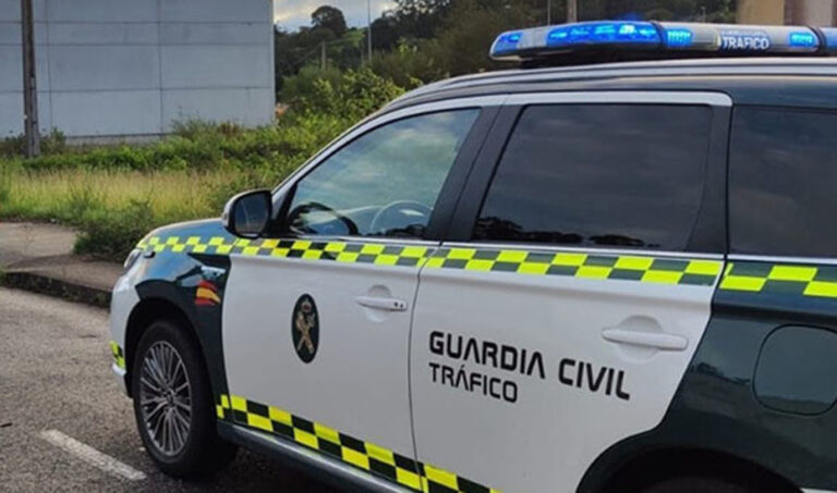 Detenido un joven de 18 años que circuló por la carretera de Santiago a Lavacolla en un coche robado y sin carné