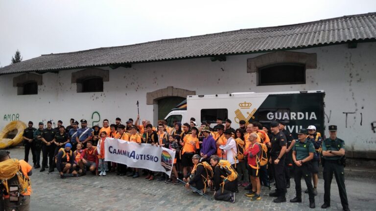 Jóvenes con autismo inician en Sarria el Camino de Santiago con apoyo de la Guardia Civil, en el proyecto ‘Caminautismo’