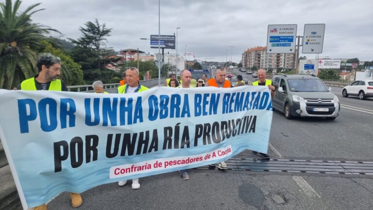 Mariscadores de O Burgo secundan una nueva protesta en demanda de ayudas tras el dragado: «Estamos desamparados»