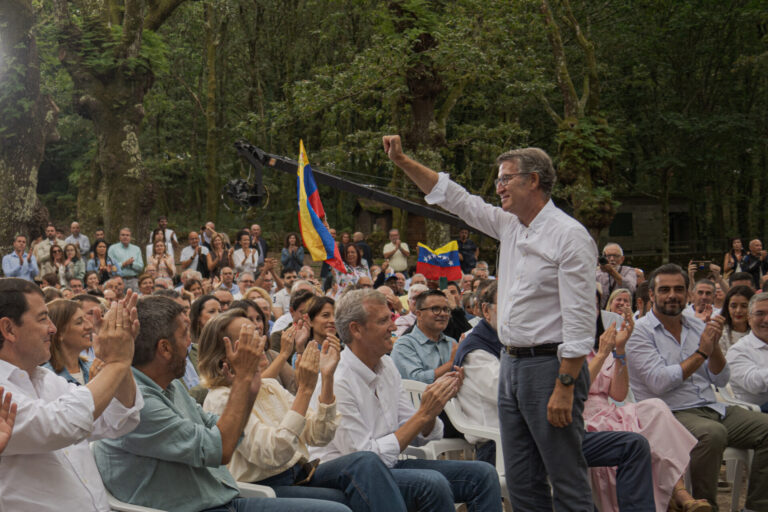 Crónica.-Feijóo arranca el curso político con una llamada al «cambio» y dos verbos para Sánchez: «Dimitir y convocar»