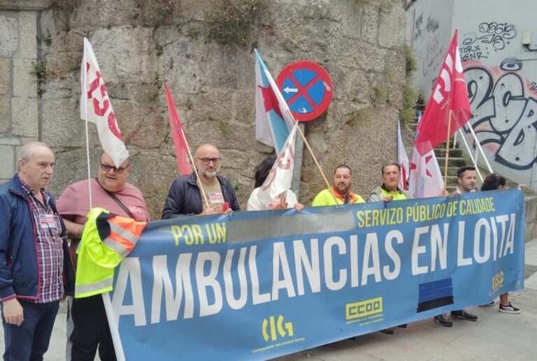 Personal de ambulancias se concentra en Vigo para volver a denunciar la precariedad de medios y falta de suministros