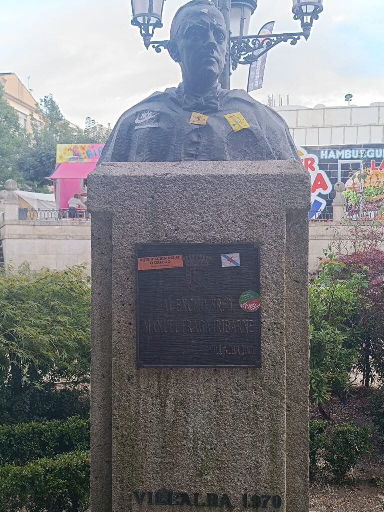 Vandalizan el busto de Manuel Fraga en Vilalba (Lugo)