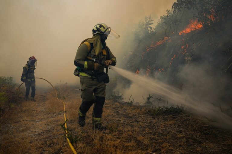 Rural.- La superficie afectada por el fuego de Crecente aumenta a 300 hectáreas y hay indicios de que fue intencionado