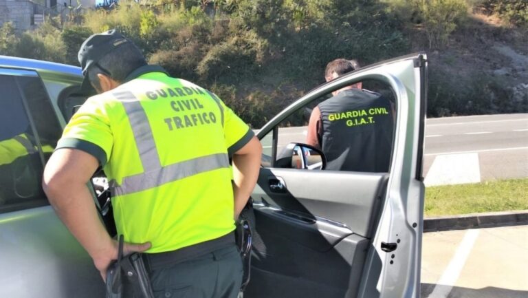 Investigan a un conductor tras provocar dos accidentes en San Cibrao das Viñas y cuadriplicar la tasa de alcohol