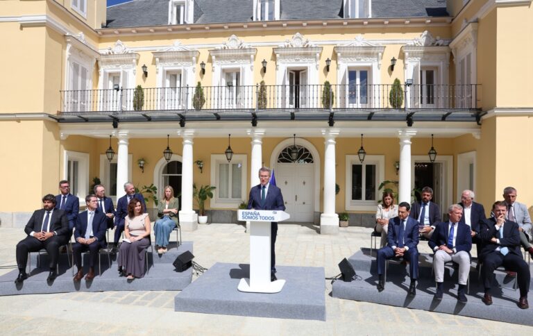 Feijóo invita a otros presidentes regionales del PP al almuerzo con sus ‘barones’ para hablar de temas como inmigración