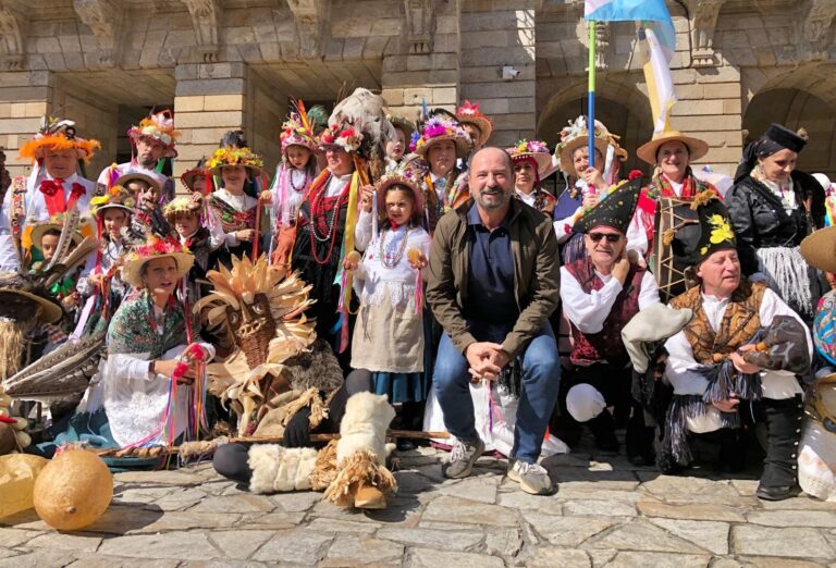 Más de 400 representantes de los ‘Entroidos’ gallegos desfilan por Santiago para promover la desestacionalización