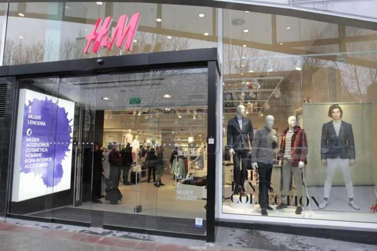 Las negociaciones del ERE en H&M, que afecta a 521 trabajadores, comienzan este martes