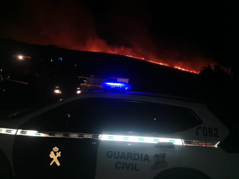 Rural.- Controlado el incendio de Palas de Rei (Lugo) y sigue activo el de Pentes, en A Gudiña (Ourense)