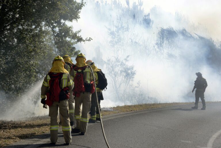 Extinguidos incendios que quemaron más de 500 hectáreas en Galicia, en una jornada de lluvias generalizadas