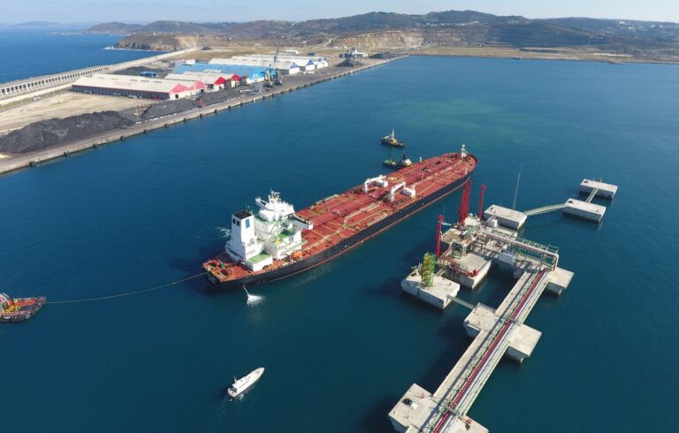 El tráfico de mercancías de puertos estatales en Galicia aumenta un 16% en agosto