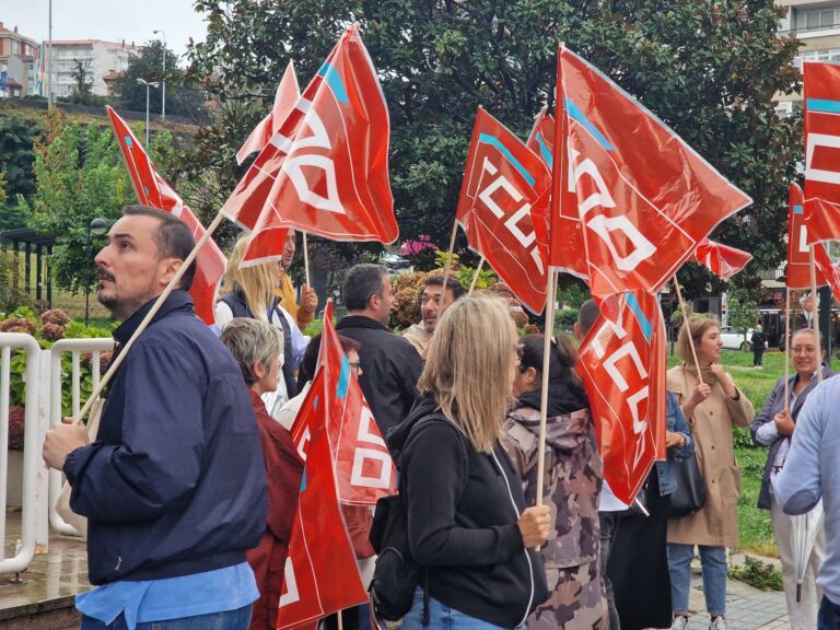 CC.OO. protesta en Vigo por el «bloqueo» de convenios de los sectores cárnico, químico y téxtil y planea movilizaciones