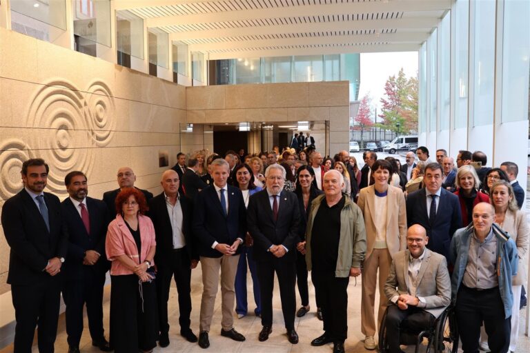 La Cámara gallega llama a superar las barreras arquitectónicas en la inauguración de sus nuevos accesos