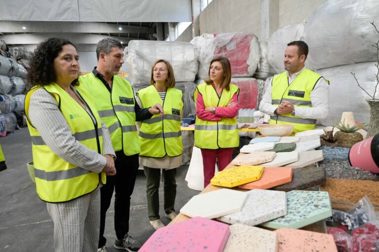 La Xunta destina ayudas para apoyar iniciativas vinculadas al tratamiento de residuos textiles en Galicia