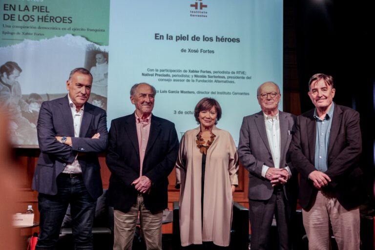 El Instituto Cervantes acoge la presentación ‘En la piel de los héroes’ de Xosé Fortes, en el 50 aniversario de la UMD