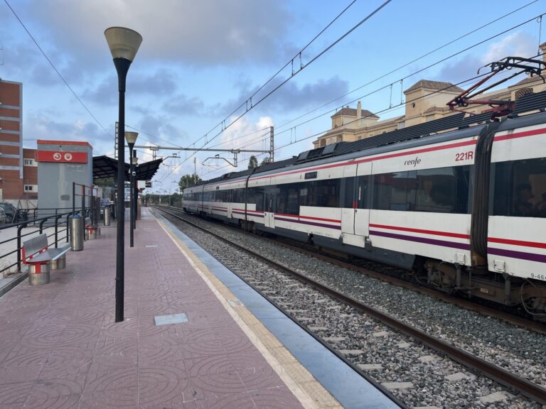 Sumar plantea un abono de transportes único para toda España y extender las ayudas para el año que viene