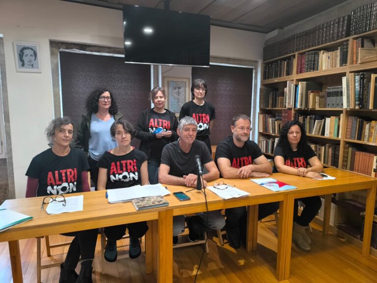 Colectivos contra Altri denuncian una «maniobra» de la Xunta para «eliminar» parte de las 23.000 alegaciones