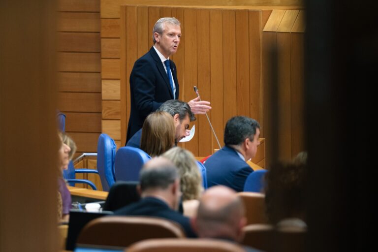 Expectativas moderadas de la oposición ante la comparecencia de Rueda, a quien el PSdeG urge «un giro» en los Orzamentos