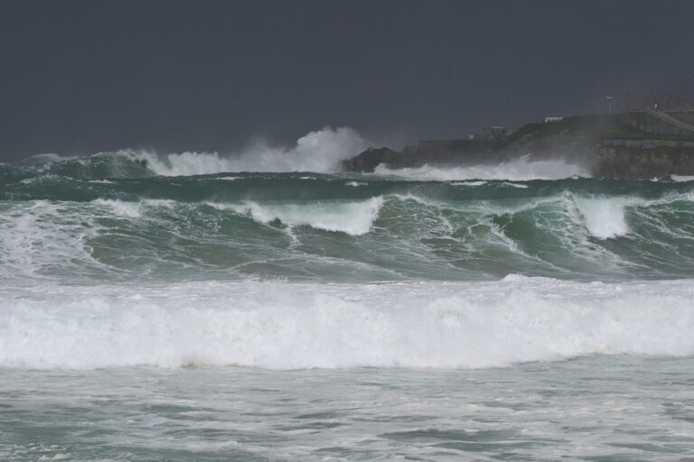 Alerta roja por viento en la costa de las Rías Baixas este miércoles