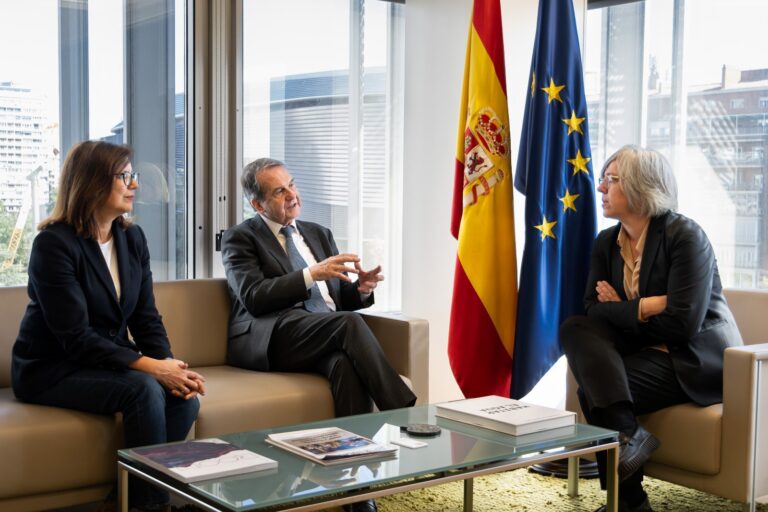 Abel Caballero muestra su satisfacción tras el compromiso del SEPE para la construcción de vivienda pública en Vigo