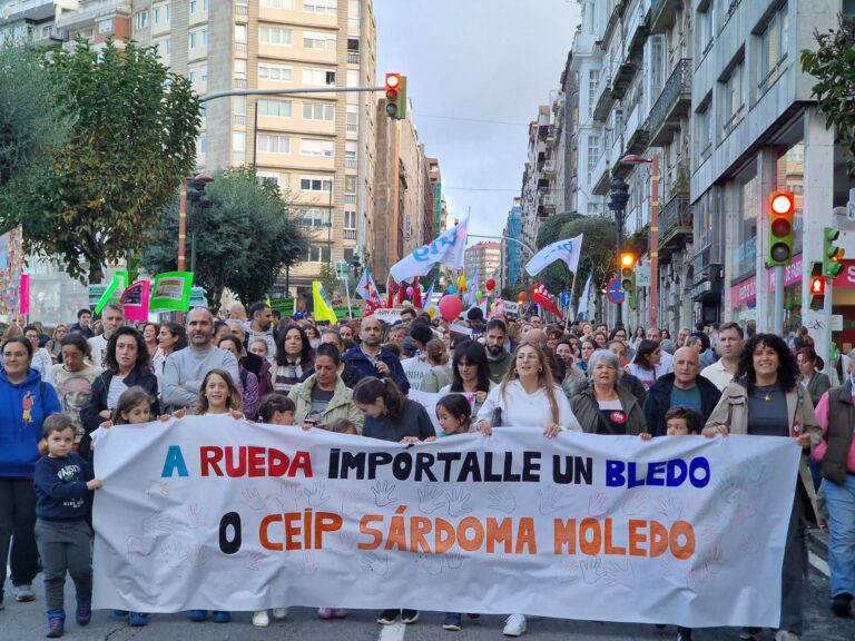 Miles de personas protestan en Vigo para exigir a la Xunta que «repiense el modelo» educativo y contrate más profesores