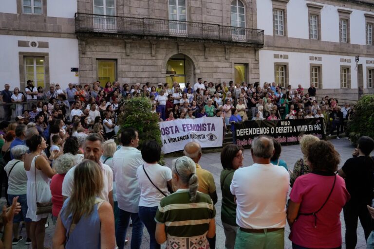 La joven viguesa quemada por su expareja despierta tras un mes en coma, pero continúa hospitalizada