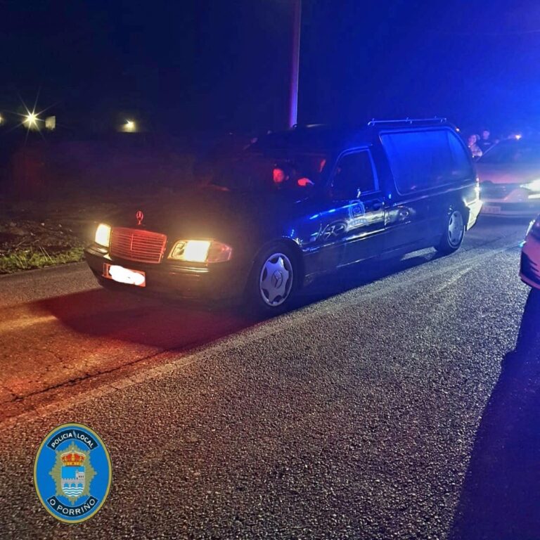 La Policía Local de O Porriño disuelve una carrera ilegal de vehículos con un coche fúnebre incluido