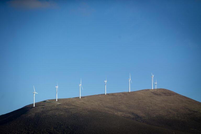 La CEG critica que la «incertidumbre» por los eólicos paralizados judicialmente «genera desconfianza» y desinversión