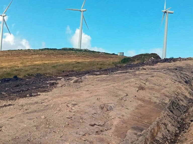 Ecologistas piden la paralización de un parque eólico en Mazaricos para no dañar un patrimonio geológico «único»