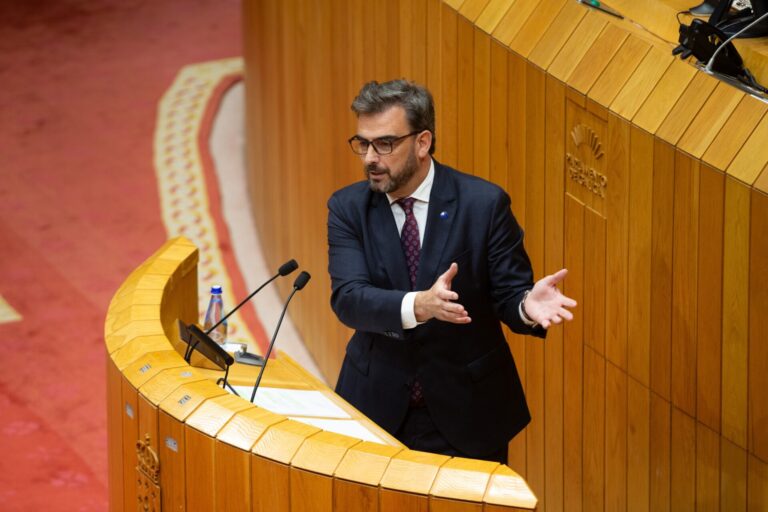 Pleno.- La Xunta espera «ser capaz» en lo que queda de año de llevar al Parlamento la nueva ley de administración local