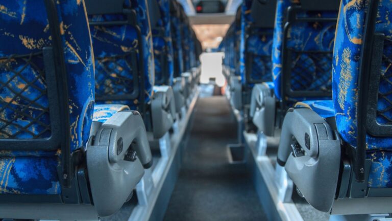 Pleno.-La Xunta incoó hasta julio 400 expedientes tras 946 controles de expediciones en el transporte público de Galicia