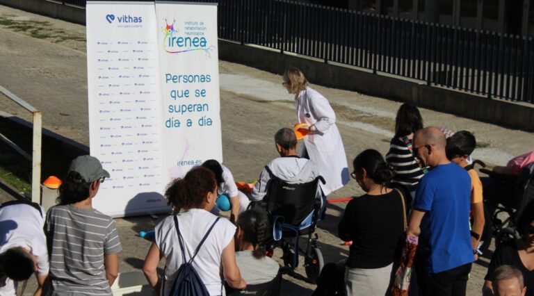 Pacientes y familiares de neurorrehabilitación de Vithas Vigo conmemoran el Día del Daño Cerebral con yincana adaptada