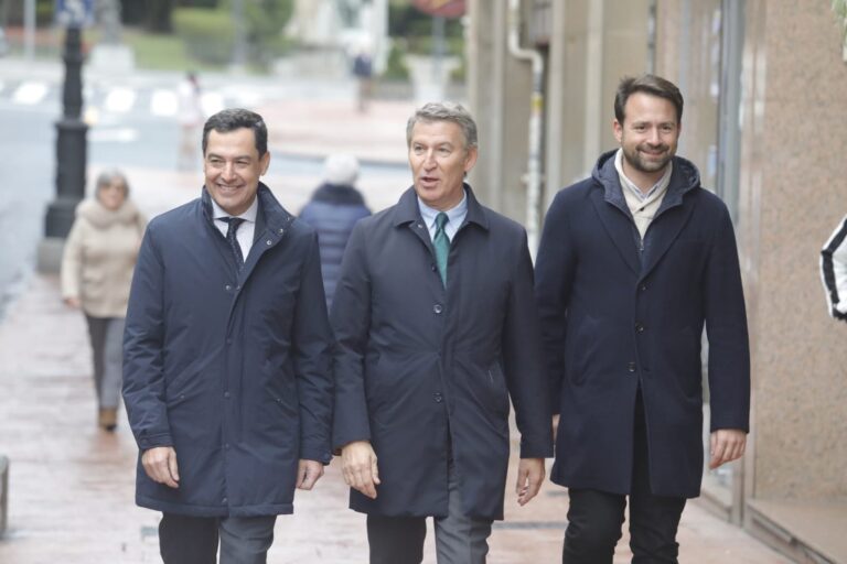 Moreno Bonilla recibe este sábado en Oviedo la Insignia de Oro de la Asociación del Día de Galicia en Asturias