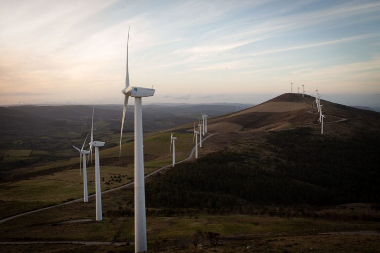 Los aerogeneradores de unos 100 parques pasarán de 3.000 a 600 en ocho años por la repotenciación eólica, según la Xunta