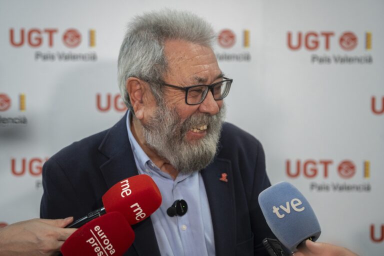 El exdirigente de UGT Cándido Méndez ve «imprescindible» que la reducción de jornada se haga con acuerdo de la patronal