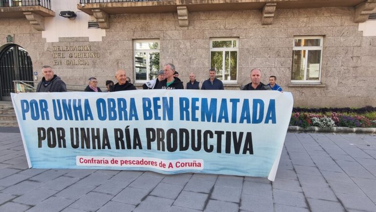 Pesca.- Mariscadores de la ría de O Burgo urgen a Gobierno central y Xunta ayudas mientras no puedan faenar