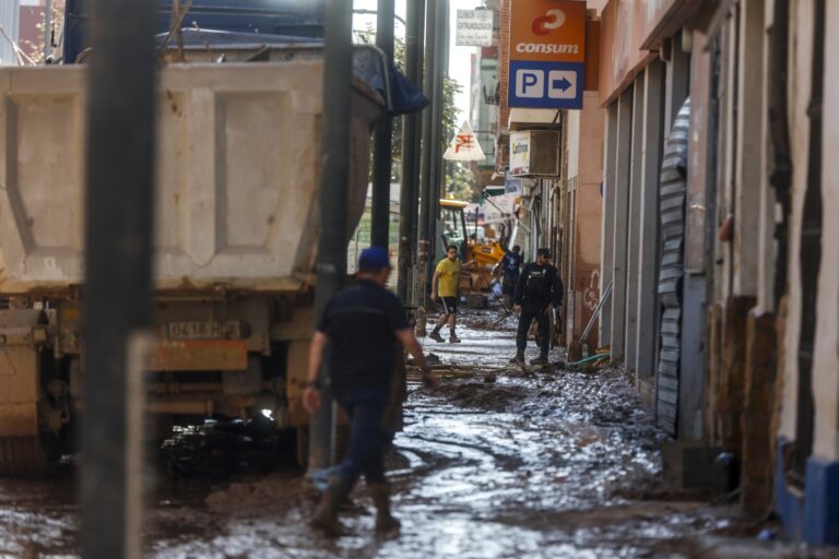 Los ayuntamientos gallegos habilitan puntos de entrega de donaciones y organizan voluntarios