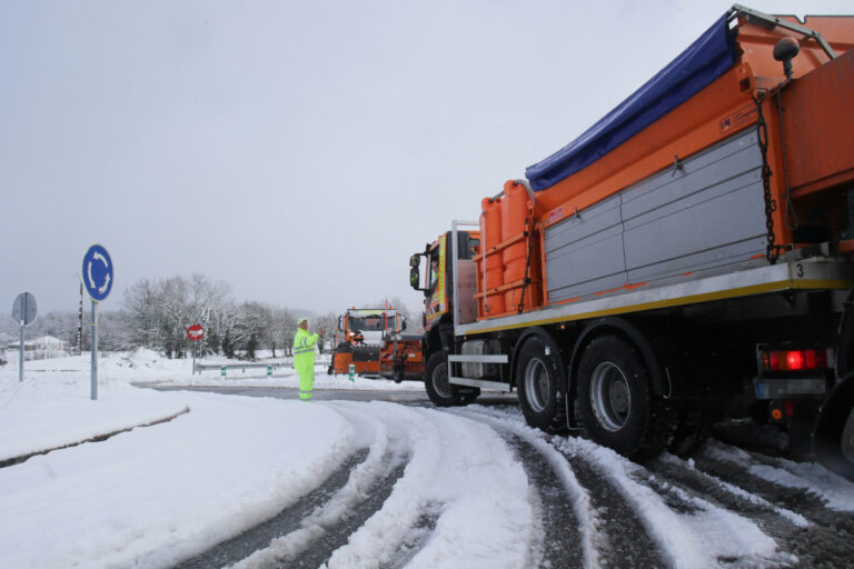 Activan el plan invernal de carreteras en Galicia, con más de cien quitanieves y casi 20.000 toneladas de sal