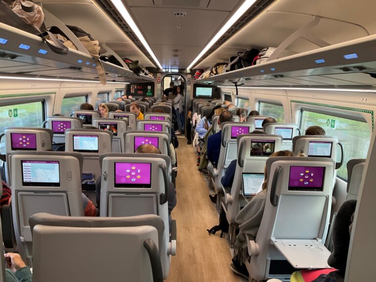 Renfe pone este martes en servicio dos AVE S106 en el corredor Madrid-Galicia, en sustitución de dos Alvia