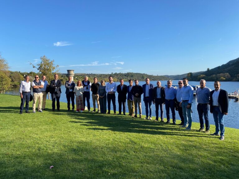 Diputados provinciales del PP de Lugo visitan Altri y reprochan la «irresponsabilidad» de las fuerzas que no van