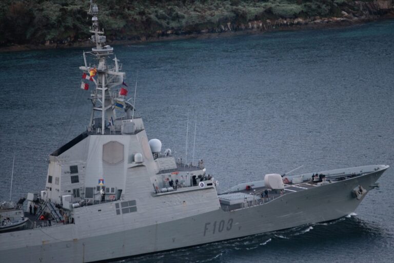 La fragata Blas de Lezo de la Armada Española recala en el Puerto de Alicante y estará abierta a visitas