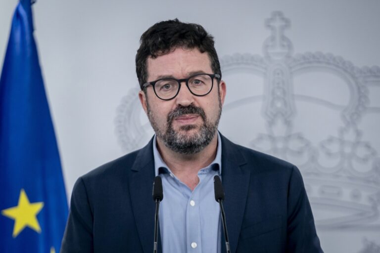 Trabajo pone fin a la negociación para reducir la jornada con CEOE y buscará el acuerdo solo con sindicatos