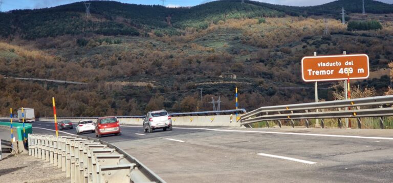 Reabierto el tráfico de la A-6 sentido A Coruña en el viaducto de Tremor (León) tras impermeabilizar el tablero