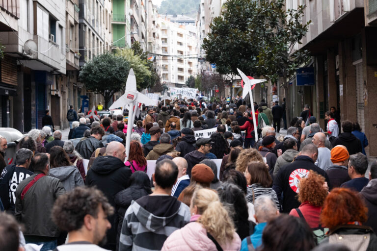 Centenares de personas claman en Ourense contra la «depredación energética» y piden una modelo «justo y transparente»