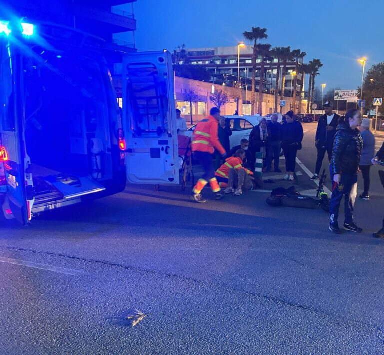 Herido el conductor de un patinete en Sanxenxo (Pontevedra) tras impactar contra una furgoneta