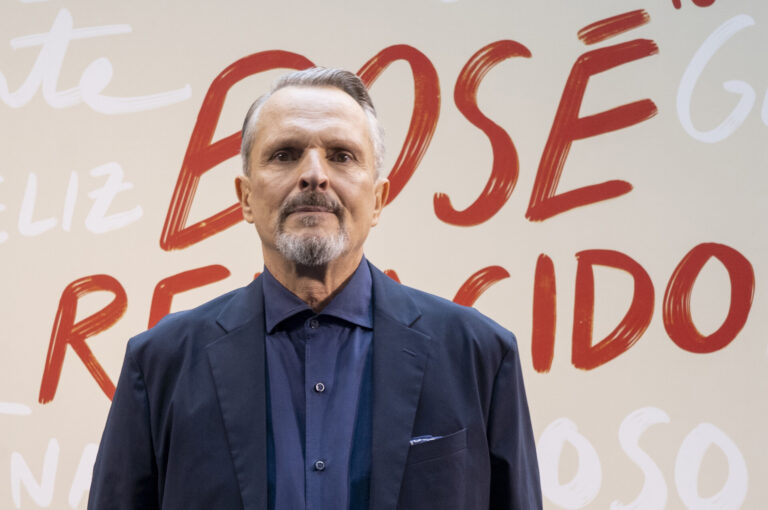 Miguel Bosé anuncia su regreso a los escenarios ocho años después, con un concierto el 11 de julio en A Coruña