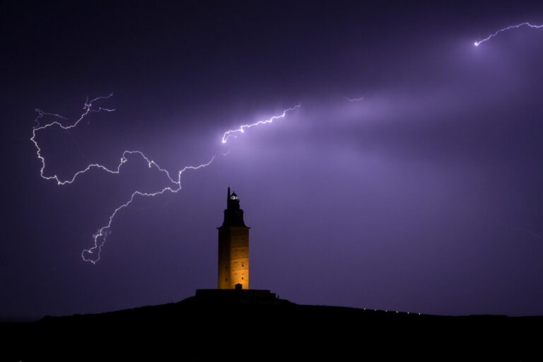 Galicia registra 76 incidencias derivadas de la tormenta y la lluvia: inundaciones en vías y daños provocados por rayos