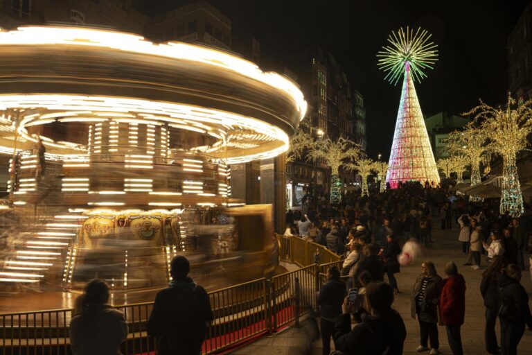 A Coruña lidera el aumento de gasto por las luces de Navidad entre las ciudades gallegas, aunque sigue lejos de Vigo