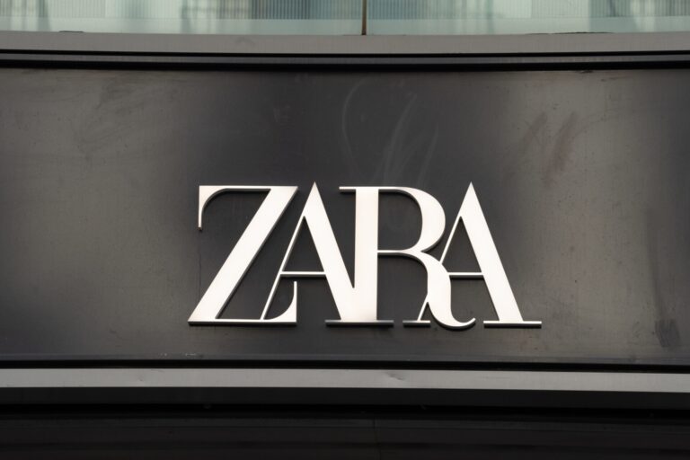 Pesca.- Inditex inicia la semana entre las mayores caídas del Ibex tras el recorte del 10% la pasada semana