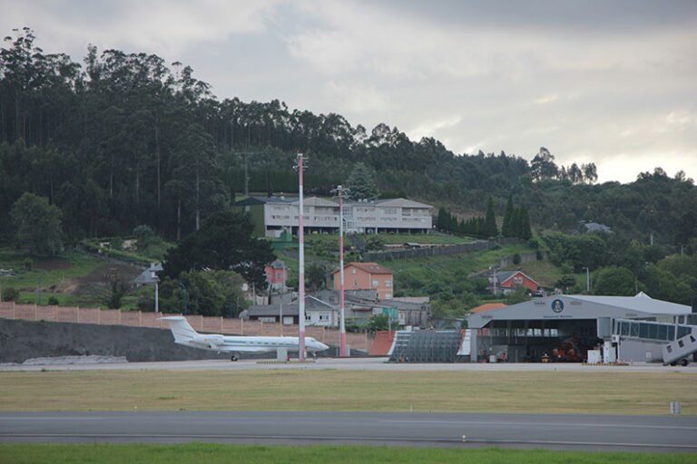 Detenido por estafa el propietario de una agencia de viajes de A Coruña denunciado por dejar a clientes sin vuelos