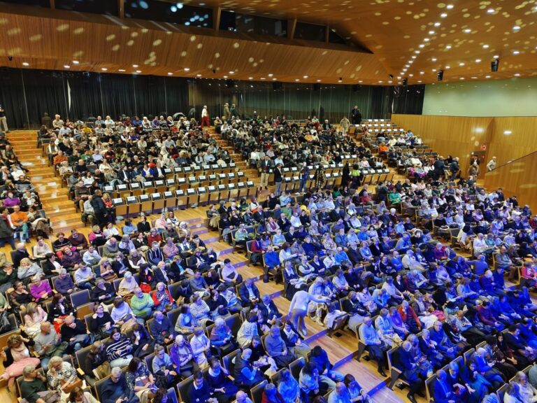 Ainhoa Arteta inaugura con su potente voz y ante un lleno total el nuevo Auditorio Fuxan os Ventos de Lugo